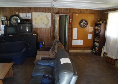 108 2016 Leconfield - Pinky's Wohnzimmer (Kamin links)