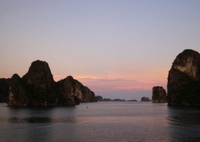 1025 2016 Tour - Ha Long Bay - Sonnenuntergang