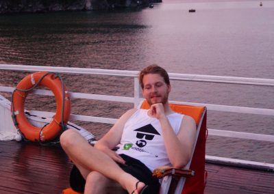 1028 2016 Tour - Ha Long Bay - Lesen bei Sonnenuntergang