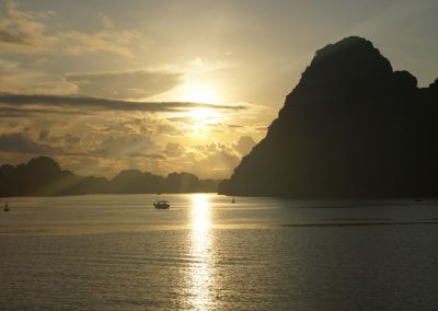 1030 2016 Tour - Ha Long Bay - Sonnenaufgang