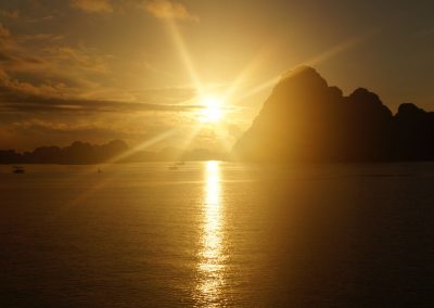 1031 2016 Tour - Ha Long Bay - Sonnenaufgang