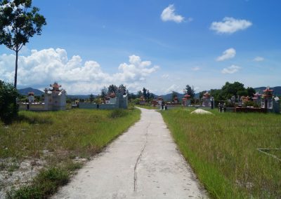 1059 2016 Tour - Quan Lan Island - Friedhof