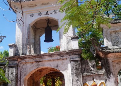1062 2016 Tour - Quan Lan Island - Tempel in Fischerdorf